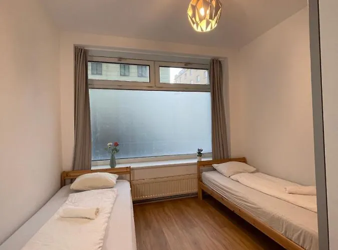 Nice Room Close To Main Station بيت ضيافة