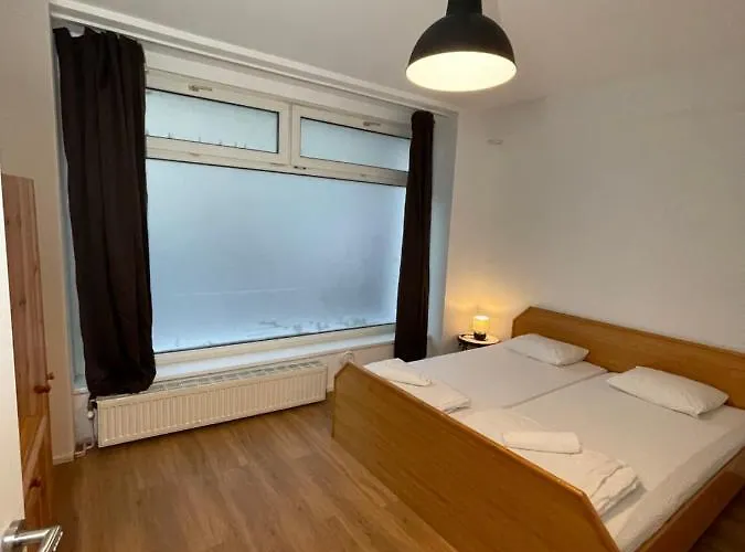 Nice Room Close To Main Station بيت ضيافة *