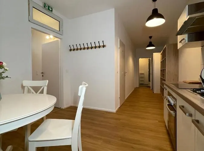 Nice Room Close To Main Station بيت ضيافة